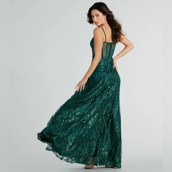 Windsor Dresses & Skirts - Windsor Lauren Sweetheart A-Line Glitter Green Sequin Dress Size 9